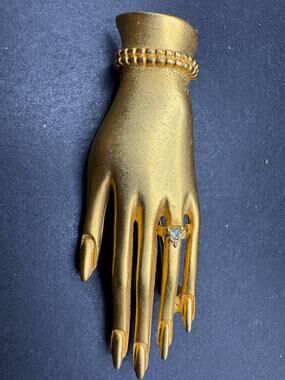 Vtg Leslie Block Signed Matte Gold Tone Hand with Clear Stone Ring Pin Brooch